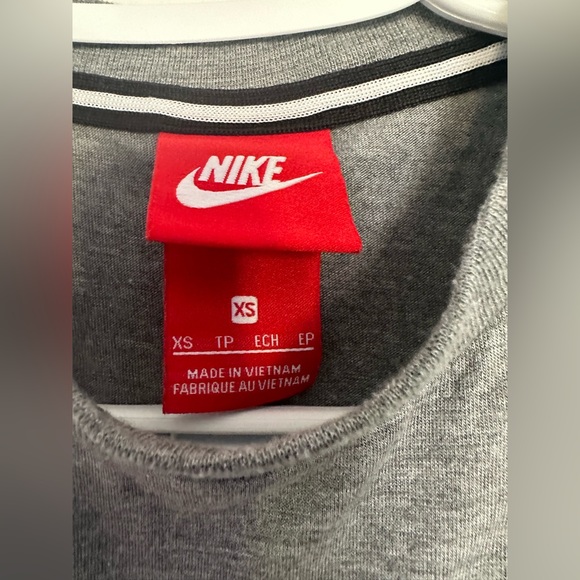 Nike tank top in XS - Picture 3 of 4